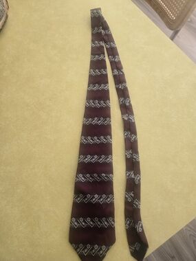Men's 1980s Burgandy geometric vintage tie